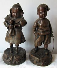 Enfants à la poupée et au lasso:Paire de sculpture fin XIXème régule patiné