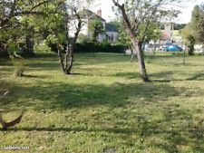 Terrain à bâtir 905 m2 plein centre bourg de Pierrefitte ès Bois           