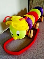 peluche chenille mille pattes à tirer chapeau bois tissu multicolore Berchet