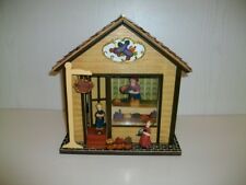 BOITE A MUSIQUE ÉPICERIE AVEC PERSONNAGE MOBILES