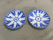 DEUX JOLIES ASSIETTES CREUSES anciennes, en faïence régionale.