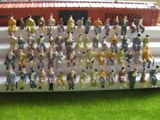 F50 - 50 Stück H0 Figuren sitzend nur SITZENDE Konvolut Reisende für Waggons