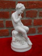 Statuette porcelaine.Enfant en réflexion. D'après Falconet.  Porcelain statuette