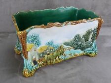 SUPERBE JARDINIERE en barbotine, ancienne.