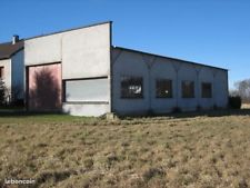 Terrain constructible avec hangar