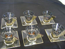 Tasses et soucoupes en verre émaillé et doré à l'or fin