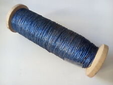 Ancienne grosse bobine en bois de fil métallisé bleu  création couture - 8