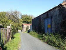 Grange de 104m2 toiture neuve a landeronde 85150