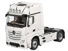 Mercedes-Benz Actros FH25 4X2 Giga Space Sattelzugmaschine diamantweiß NZG 1:18 