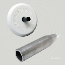 Geocaching Versteck getarnt als Vermessungspunkt weiss Vermakungsrohr Kappe Spli