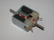 Motor X-TRAIN 030 12V, wohlbekannt als "Würfel" für Fleischmann H0 bzw. N Spur, 